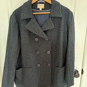Women's Double-Breasted Houndstooth Pea Coat in Black/Grey